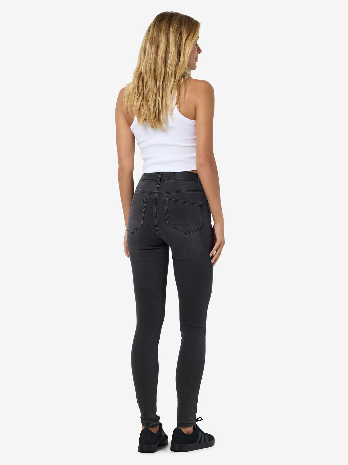 model_shot-front_full